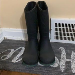 Size 9 black rain boots